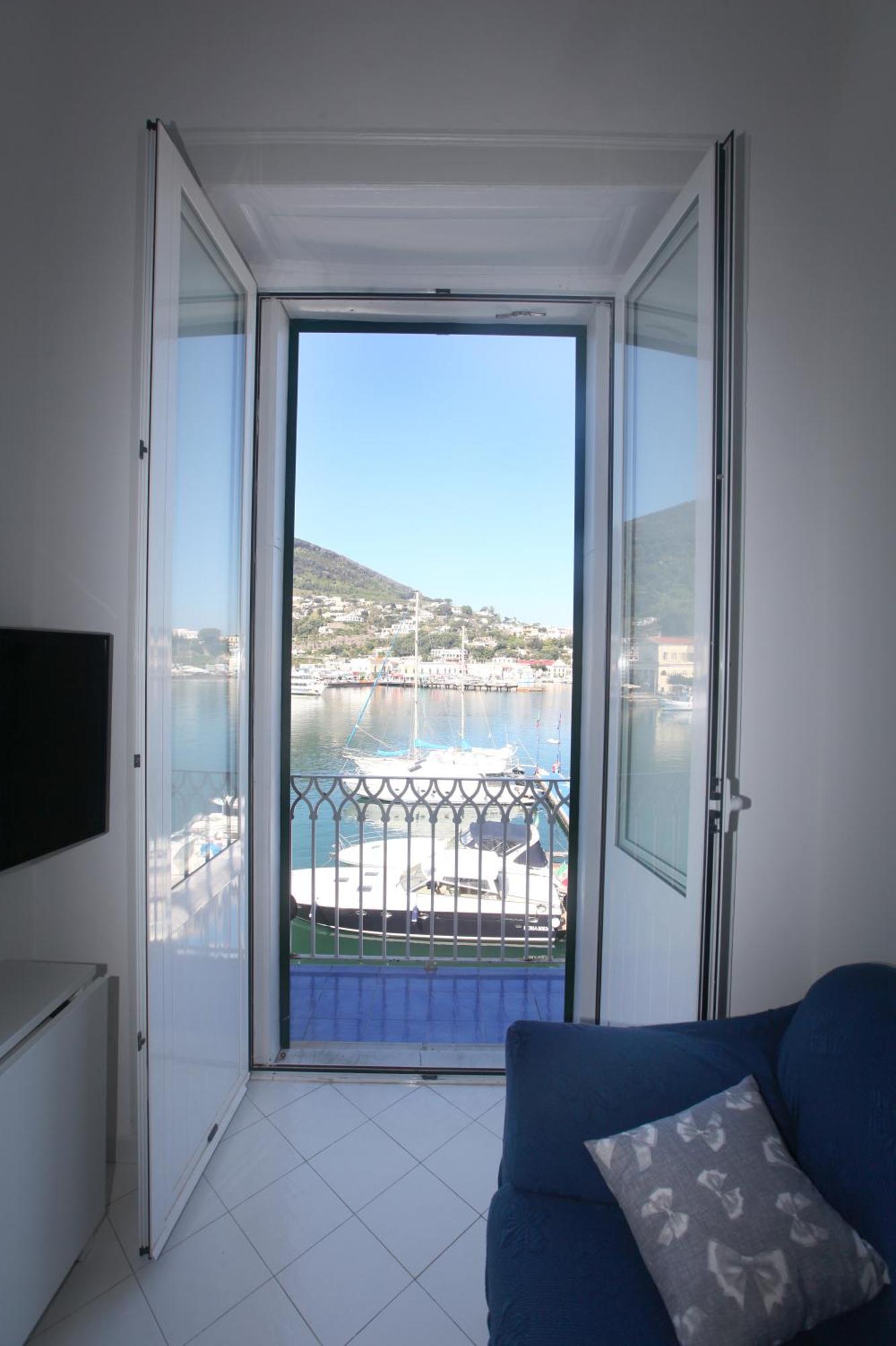Riva Destra Home By Domusextra Ischia Esterno foto